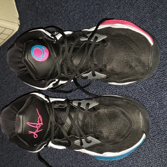 Nike Kyrie Infinity South Beach - Picture 1 of 5